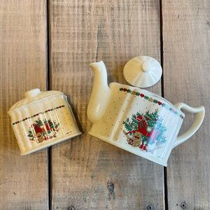 Christmas Teapot and Napkin Holder Vintage 1987 CHD